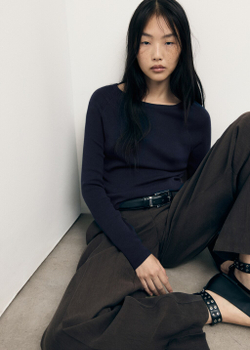 Джемпер из тонкого трикотажа с длинными рукавами