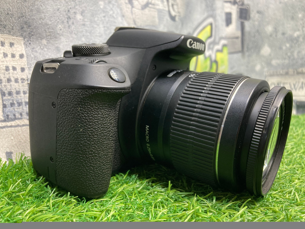 Canon 2000D Kit 18-55mm 3.5-5.6 III