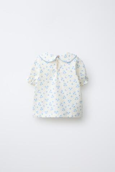 ZARA ФУТБОЛКА С ЦВЕТОЧНЫМ УЗОРОМ, ЭКРЮ