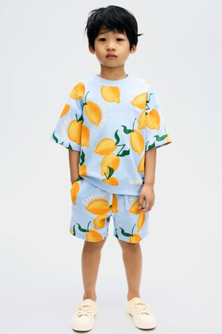 H&M Комплект из толстовки и шорт с принтом, светло-голубой