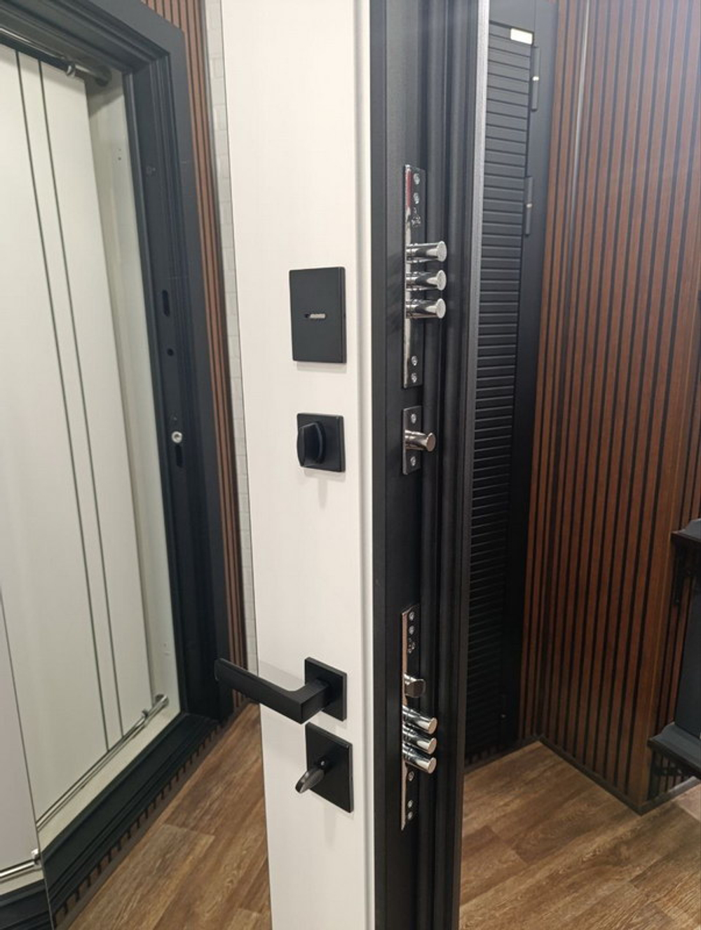 Стальная дверь "Агат" с зеркалом. Заказная модель.