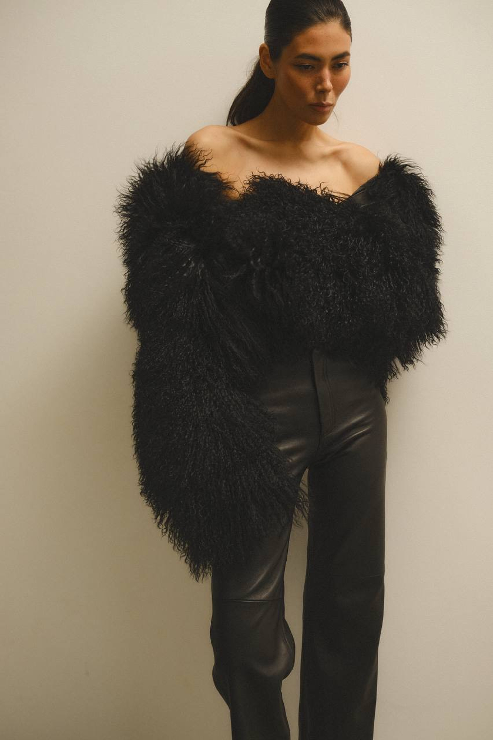 PRE-ORDER LAMA FUR ÉSME INS