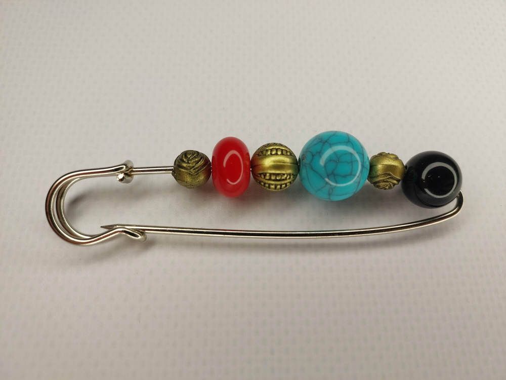 Булавка брошь "Камешки" для кардигана,  пальто, платков, костюмов, одежды. Цвет серый синий красный.