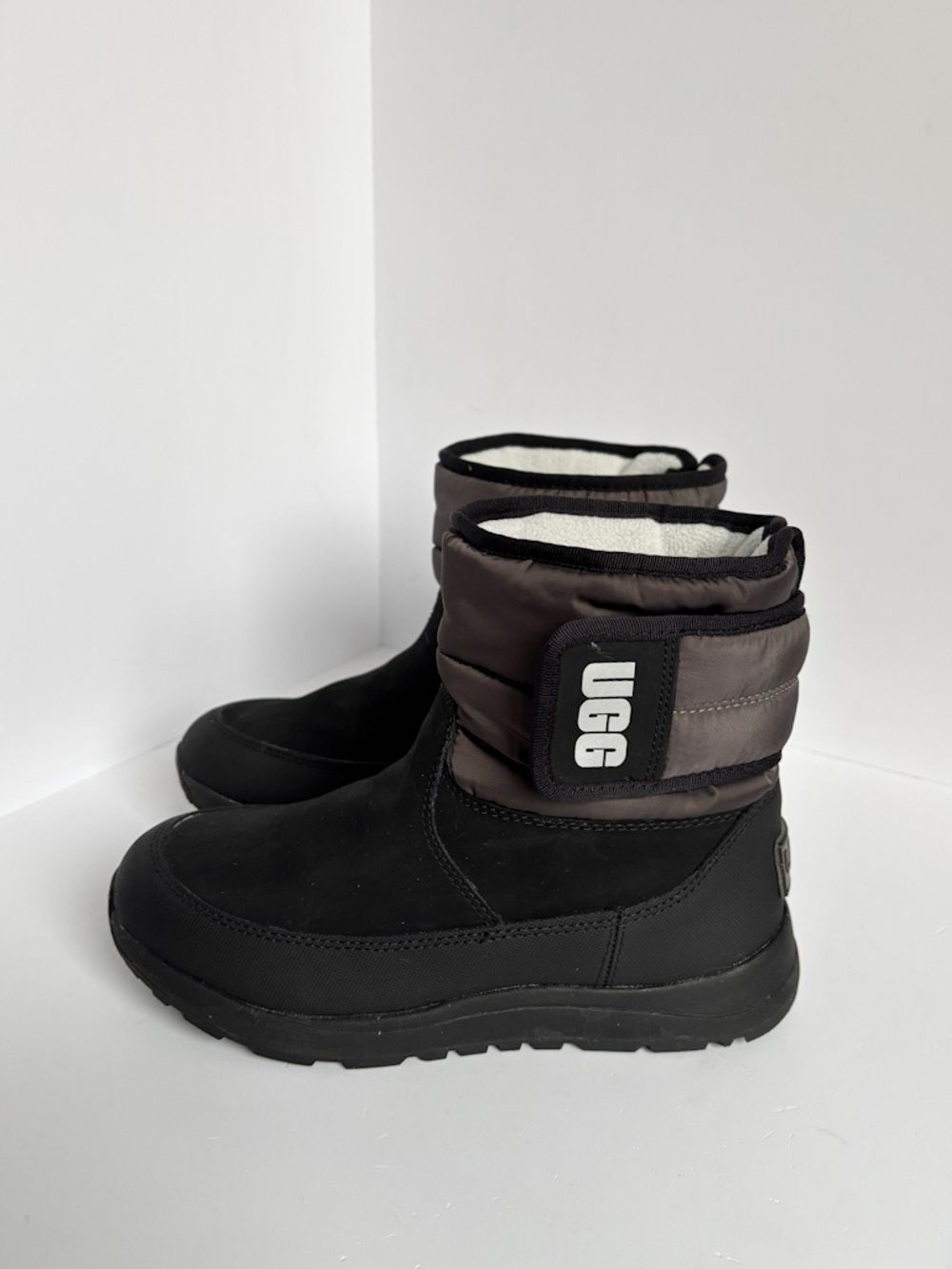 Утепленные ботинки Ugg, 33