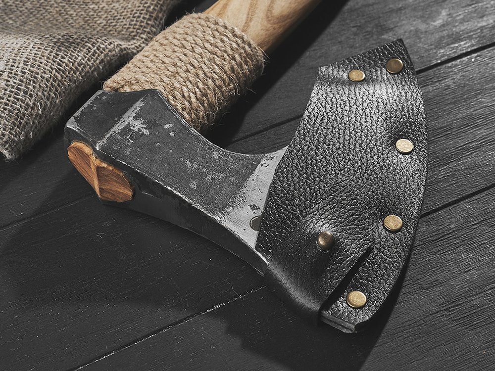 Кованый топор "Сыну от отца", рукоять ясень