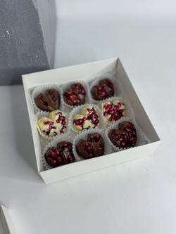 Гранат в шоколаде "Happy V"