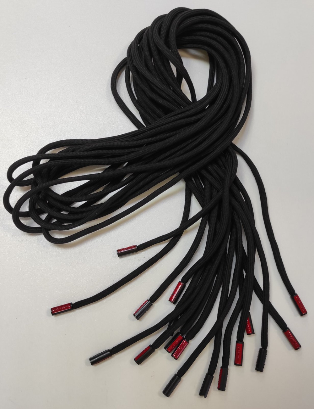 Шнурок, цвет- ФЕШН черный