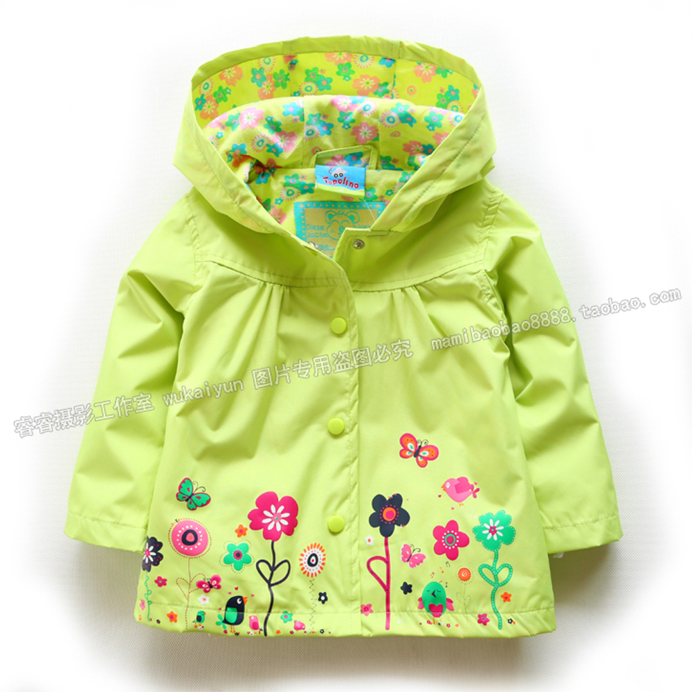 Ветровка на кнопках с капюшоном и рисунком цветущей поляны