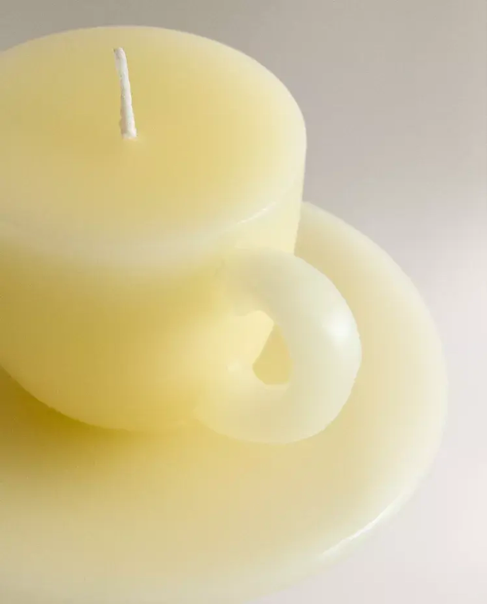 ZARA HOME ДЕКОРАТИВНАЯ СВЕЧА В ФОРМЕ КРУЖКИ, ЖЕЛТО-ОРАНЖЕВЫЙ