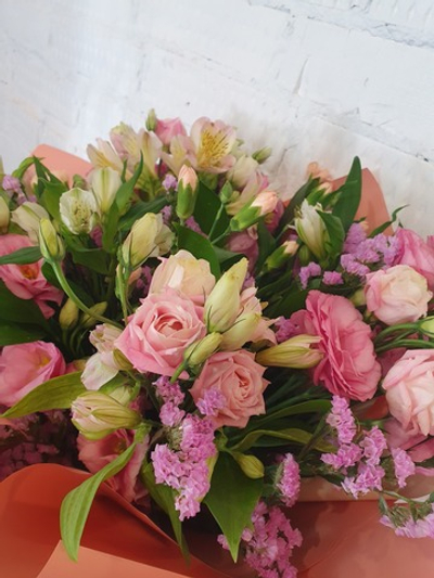 Большой букет из альстромерии, гвоздики и эустомы