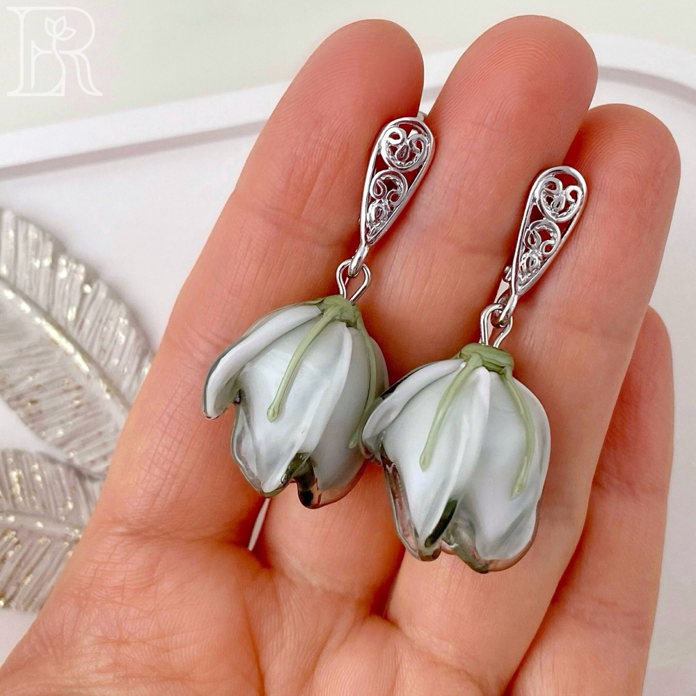 LEFIREL' Серьги серебряные женские "Динала" с цветами из муранского стекла / ювелирные украшения из родированного серебра 925