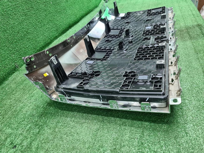 Решетка радиатора Zeekr 009 (2022-н.в.)