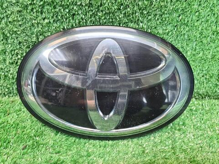 Эмблема решетки радиатора Land Cruiser 200 (15-21)