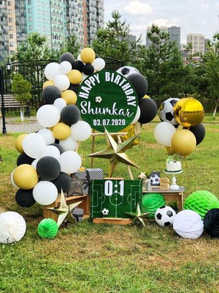 Футбольная вечеринка во дворе