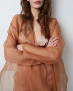 Блуза на пояске из шелковой органзы карамель