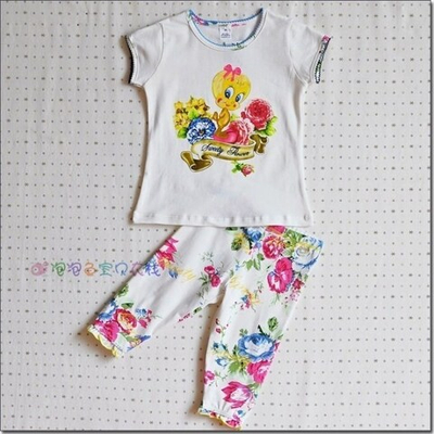 Пижама из футболки и штанов с цветочным принтом