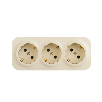 Розеточный блок тройной с заземлением со шторками IP20 16А 250В слоновая кость Quteo Legrand