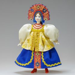 Кукла в русском костюме Василиса