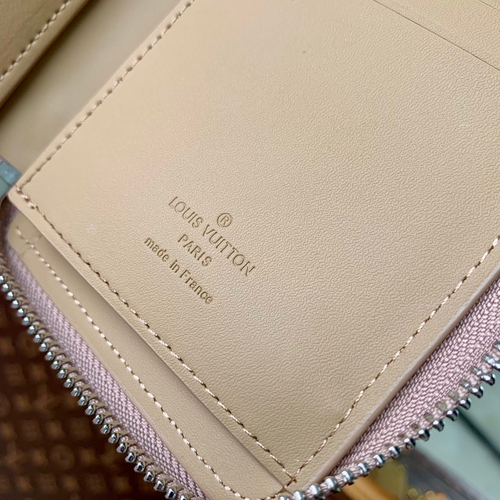 Louis Vuitton Zippy Vertical Wallet
