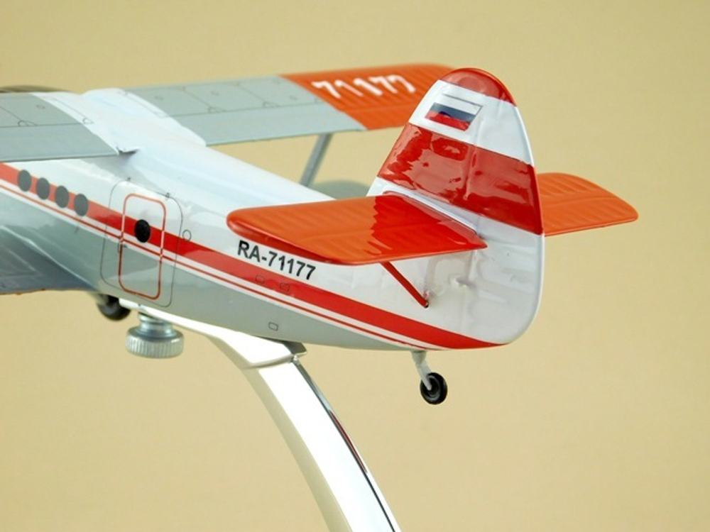 Модель самолета Ан-2 (М1:72, Краснокутское ЛУГА)