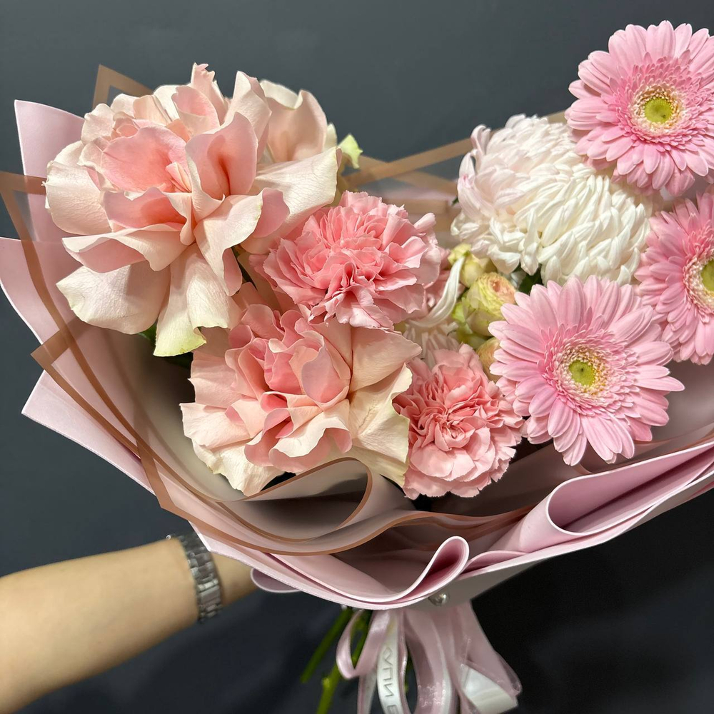 Авторский букет с французскими розами и герберами