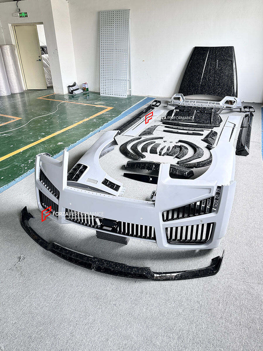 Обвес переделка для ROLLS-ROYCE CULLINAN СЕРИИ 1 2018 - 2025 в ROLLS-ROYCE CULLINAN СЕРИИ 2 РЕСТАЙЛИНГ Ролс Ройс Куллинан