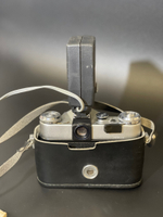 Фотоаппарат пленочный "Zenit-E" с объективом "Helios-44-2" и фотовспышкой "Электроника ФЭ-27", Оптико-механический завод "Зенит", СССР, 1965-1982 гг. в кофре