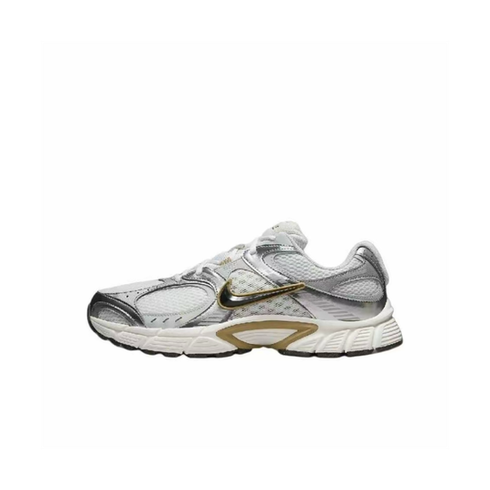 Nike V5 RNR "Parachute Beige Metallic"