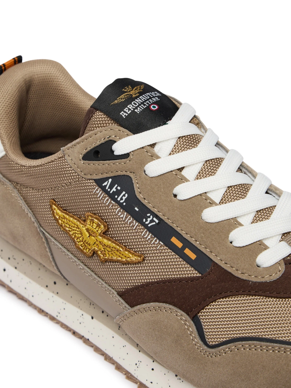 Кроссовки из текстиля