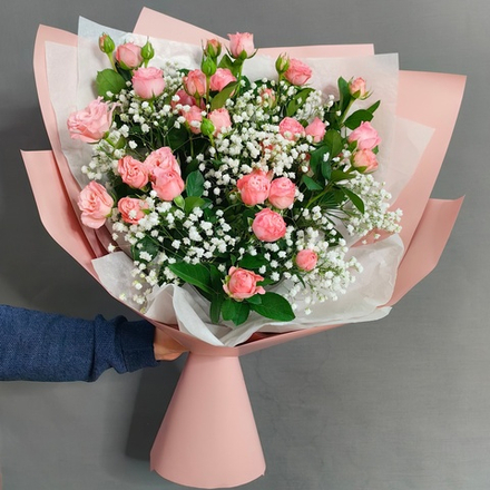 Букет с кустовыми пионовидными розами "Madam Bombastic"