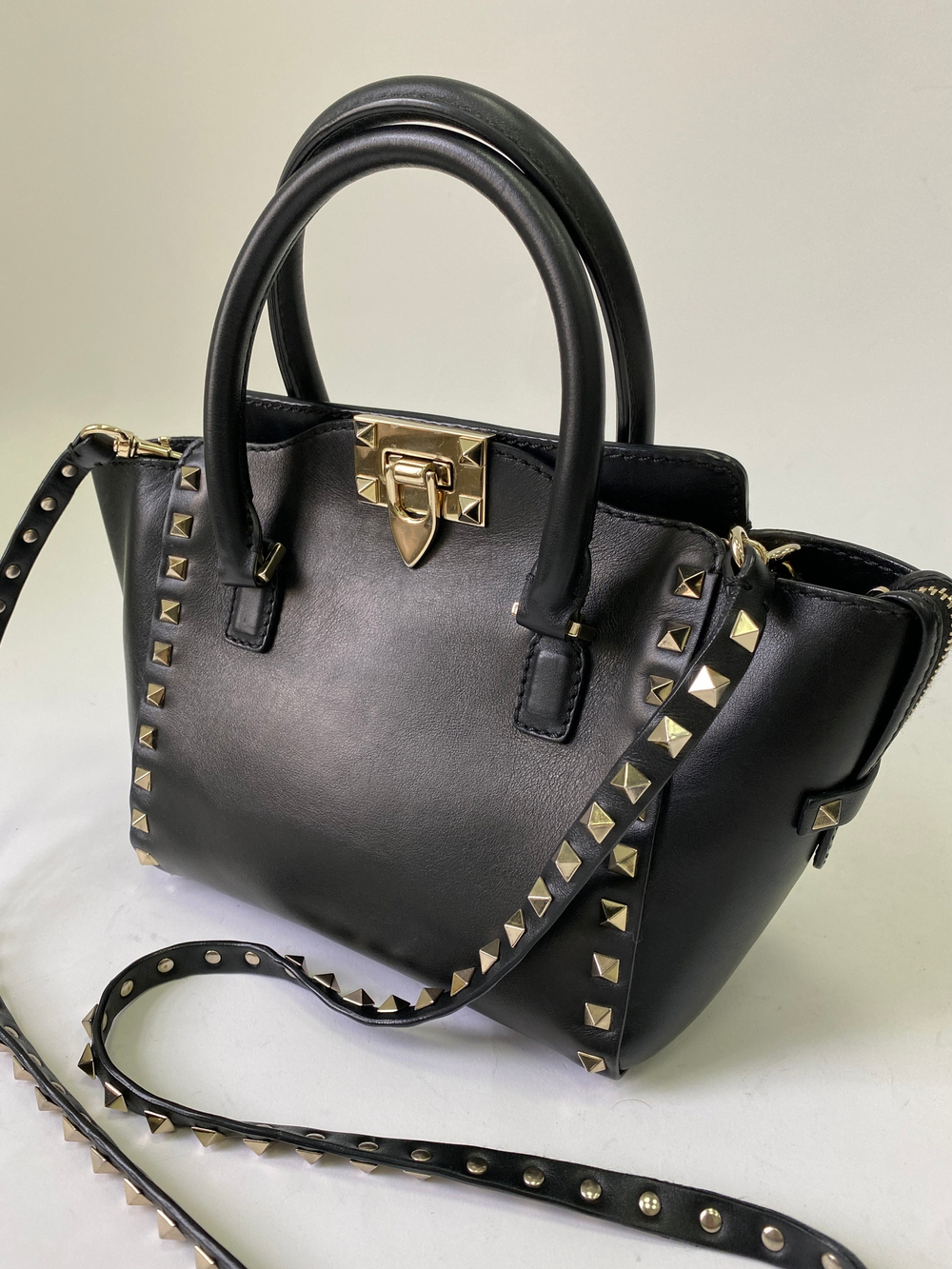 Сумка Valentino Garavani Rockstud Tote Rigid Leather Mini