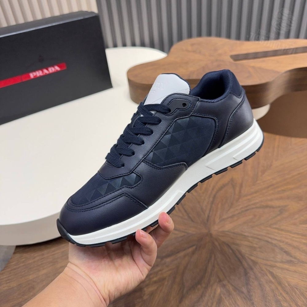 Кроссовки Prada