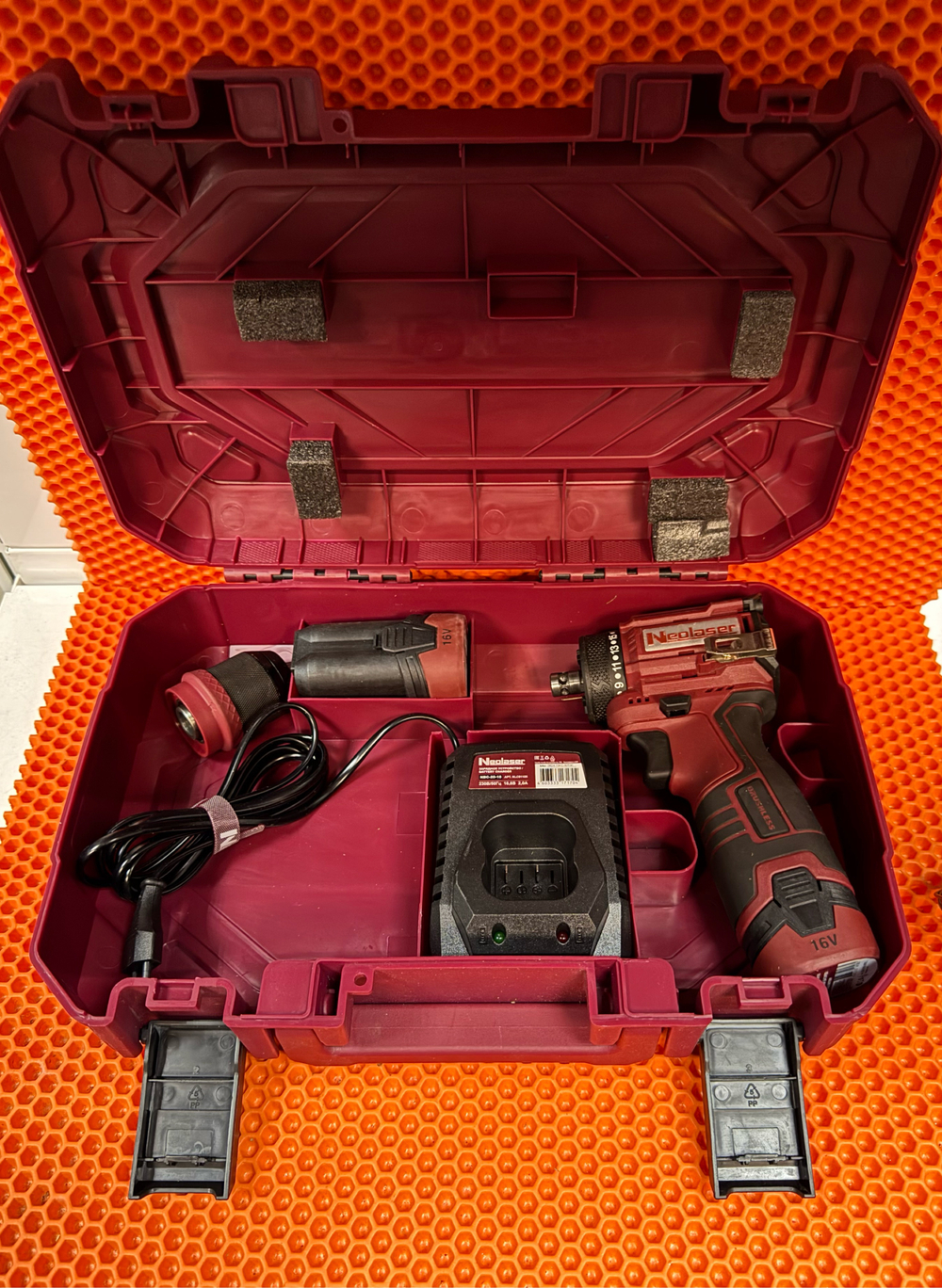 Дрель-шуруповерт niolaser ncdb -50-16-bs