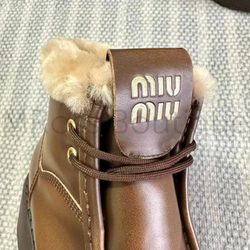 Женские лоферы Prada с мехом