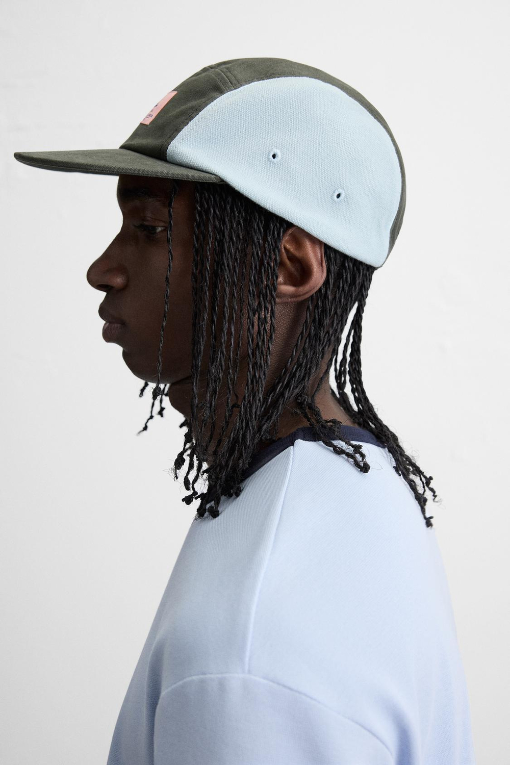 ZARA КЕПКА С ЦВЕТНЫМИ БЛОКАМИ И НАШИВКОЙ, ХАКИ