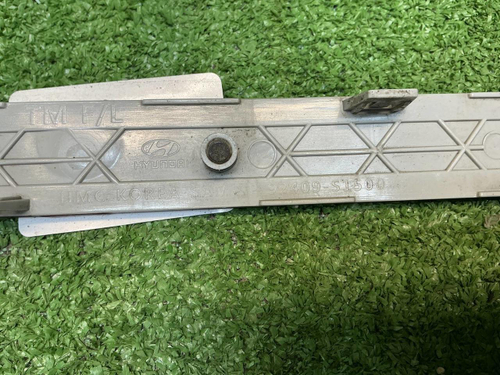 Катафот центральный Hyundai Santa Fe 4 TM (20-24)