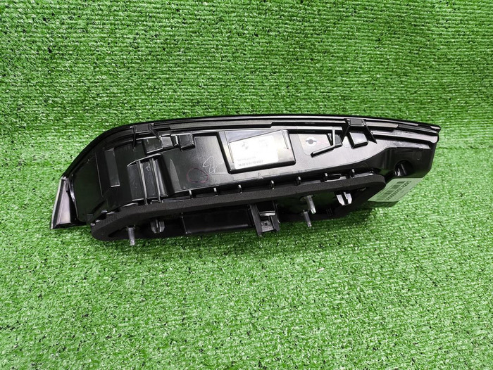 Фонарь левый внутренний BMW X5 G05 (2023-н.в.)