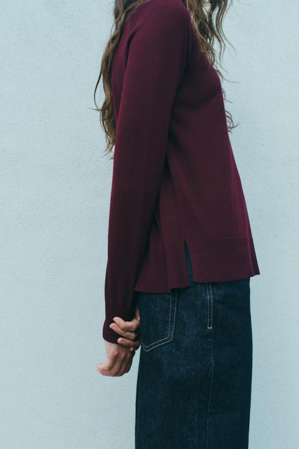 ZARA БАЗОВЫЙ ДЖЕМПЕР ИЗ ТОНКОГО ТРИКОТАЖА, ЦВЕТ БУРГУНДСКОГО ВИНА
