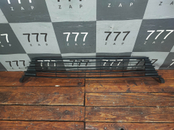 Решетка переднего бампера Toyota Corolla (E180) 15-19 Б/У Оригинал 5311202690