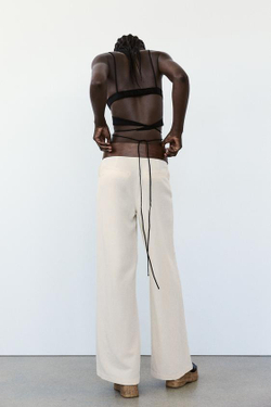 ZARA УКОРОЧЕННЫЙ ТОП ВНАХЛЕСТ С ЦВЕТОЧНЫМ ПРИНТОМ, ЧЕРНЫЙ