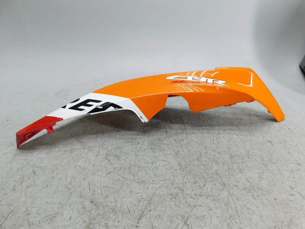 Пластик боковой правый Honda CBR600RR 06-08 64310-MFJ-D000