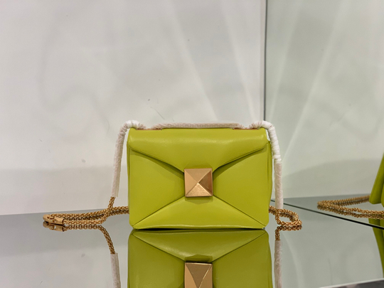 Valentino One Stud Bag with Chain 19 cm
