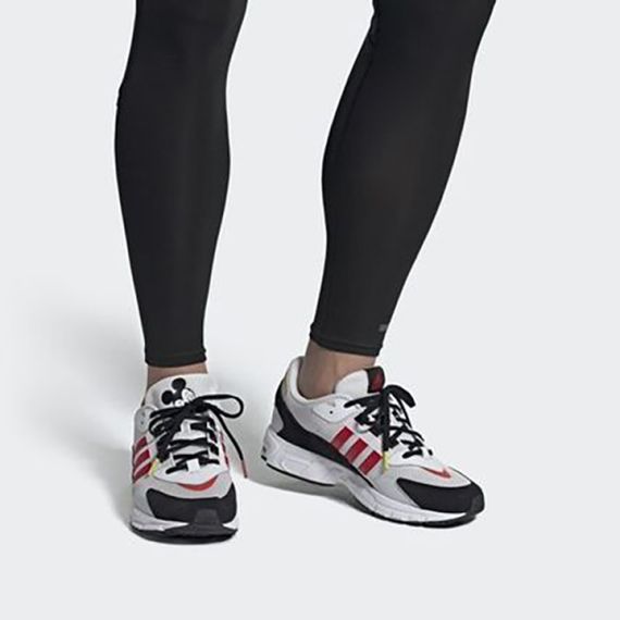 Adidas EQT С бежевыми кроссовками Низкие цены