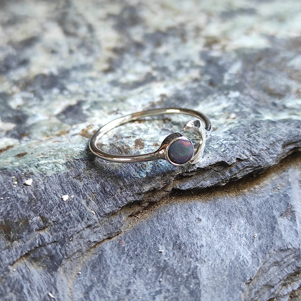 Кольцо ЗАТМЕНИЕ , серебро/опал.