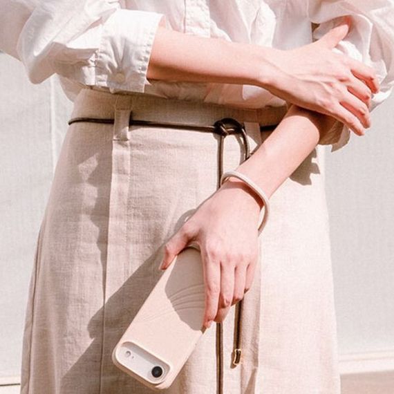 Чехол Uniq Coehl Serina Strap MagSafe для iPhone 17 Pro Max Cloud Pink (IP6.9P(2025)-SERMCPNK)