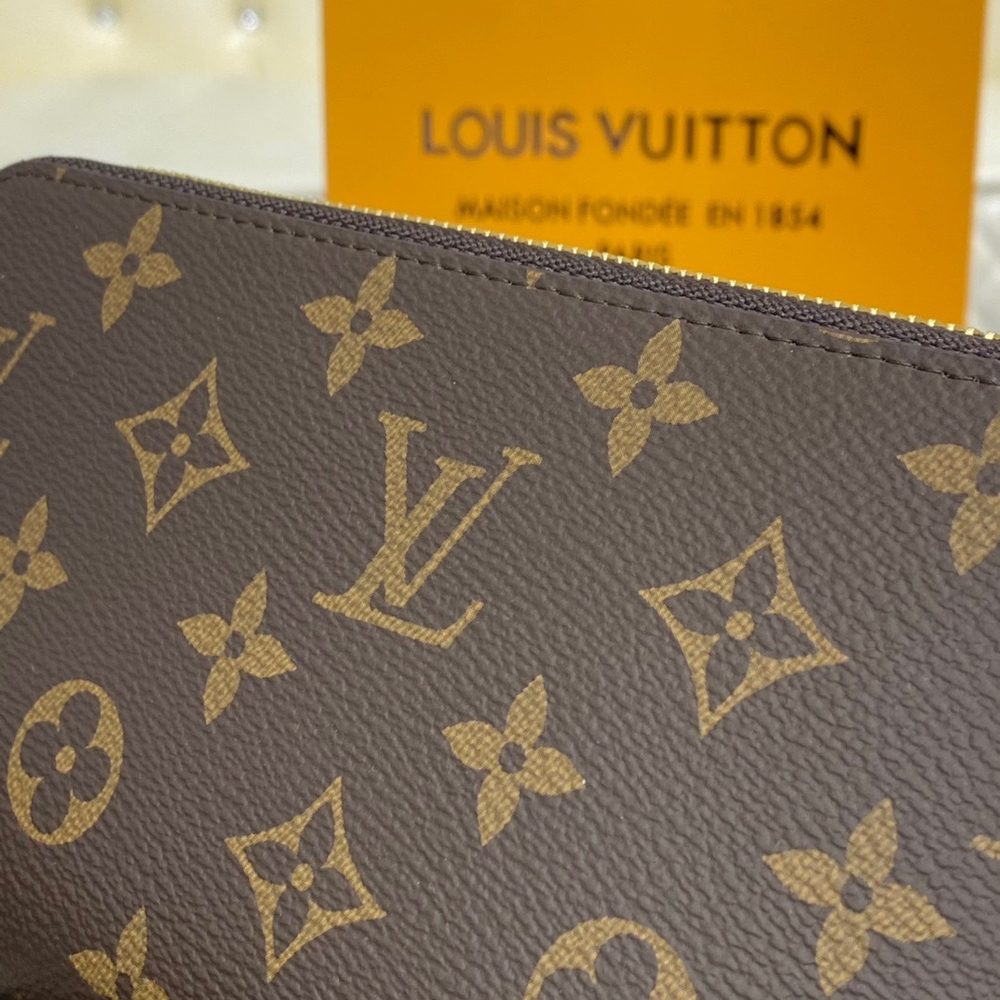 Louis Vuitton Zippy Wallet