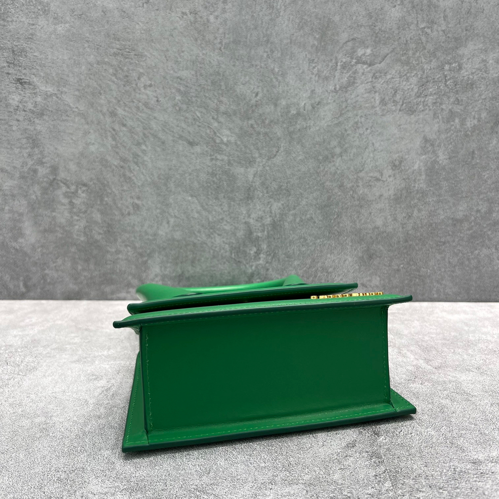 Jacquemus Le Chiquito Moyen 18 cm