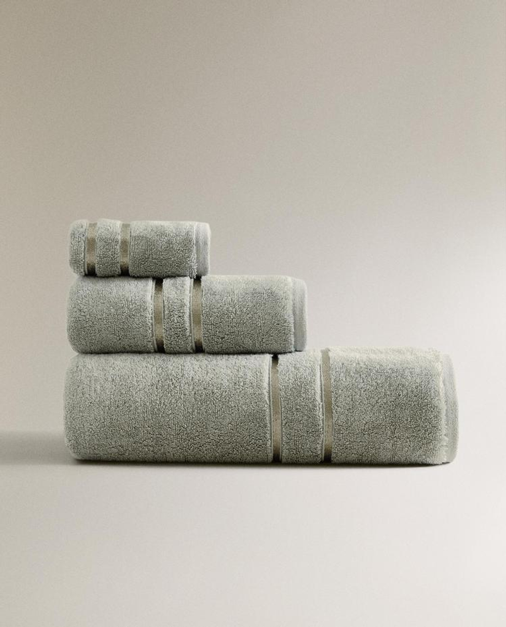 ZARA HOME БАННОЕ ПОЛОТЕНЦЕ С КАЙМОЙ, ЗЕЛЕНЫЙ