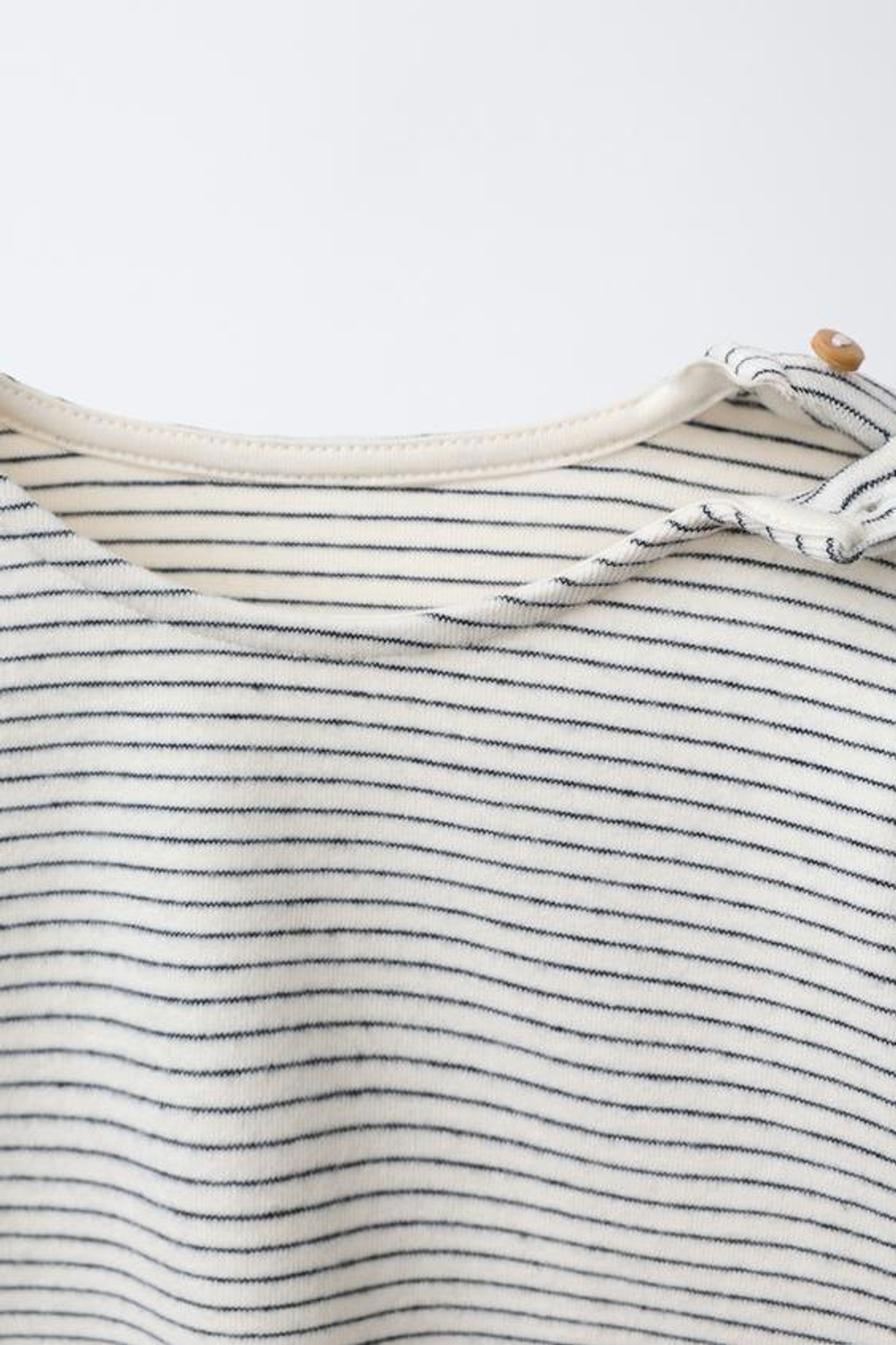 ZARA КОМПЛЕКТ ИЗ ФУТБОЛКИ И БРЮК В ПОЛОСКУ, ЭКРЮ/ЧЕРНЫЙ