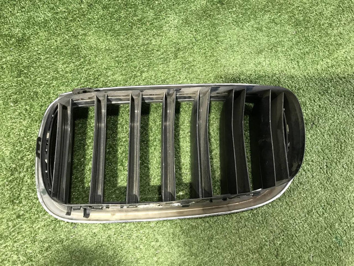Решетка радиатора правая BMW X5 F15 X6 F16 (2013-2018)